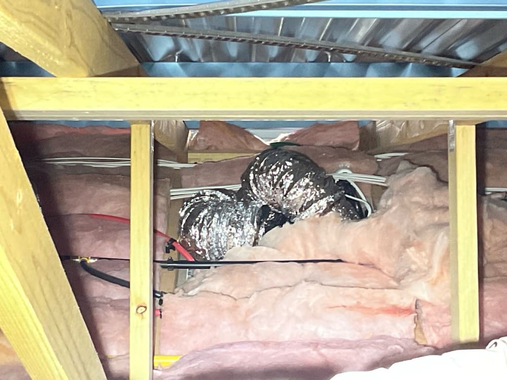 Exhaust fan not ducted externally, recorded during a lock-up inspection in Thornhill Park