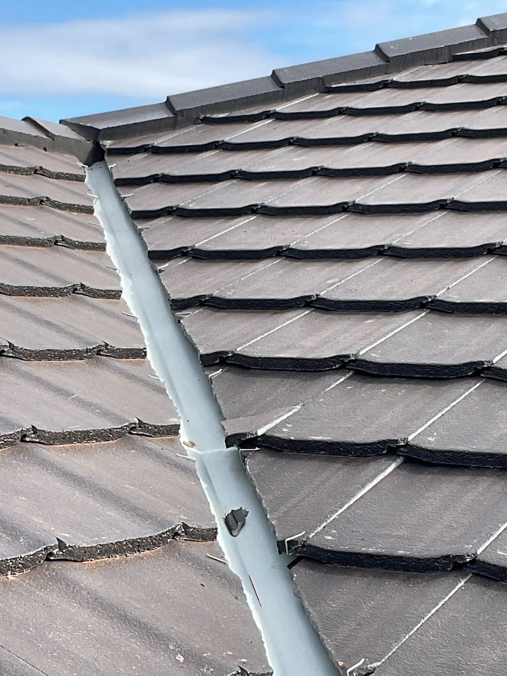 Cracked roof tile on a brand new roof that will let water through, Strathtulloh