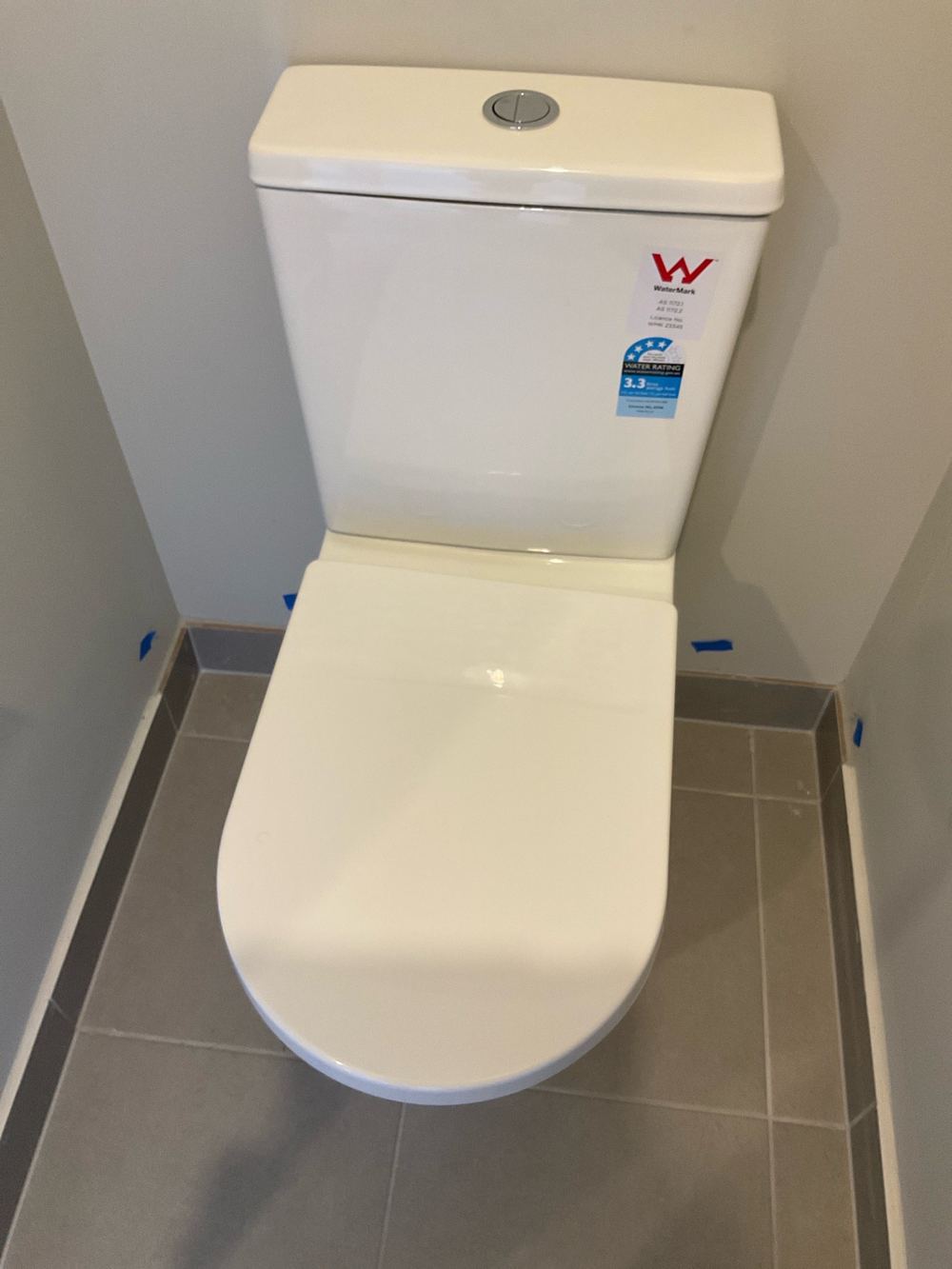 Toilet seat loose on its pan at the final walk through, Strathtulloh